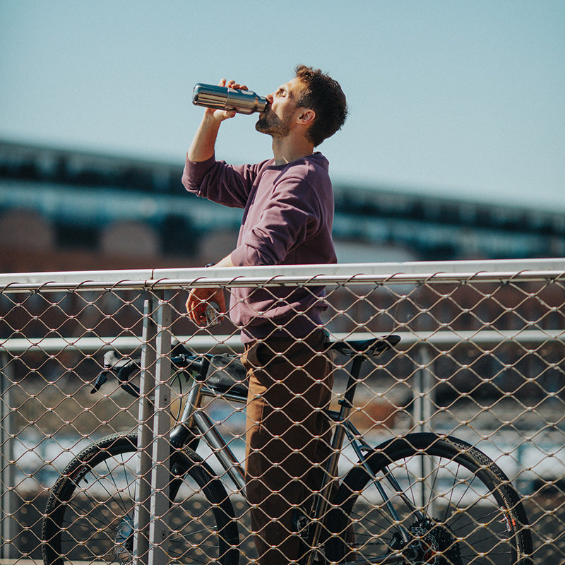 12oz-rise-reflect-with-bamboo-cap-q7 16oz_rise_reflect_man_bike_square.jpg