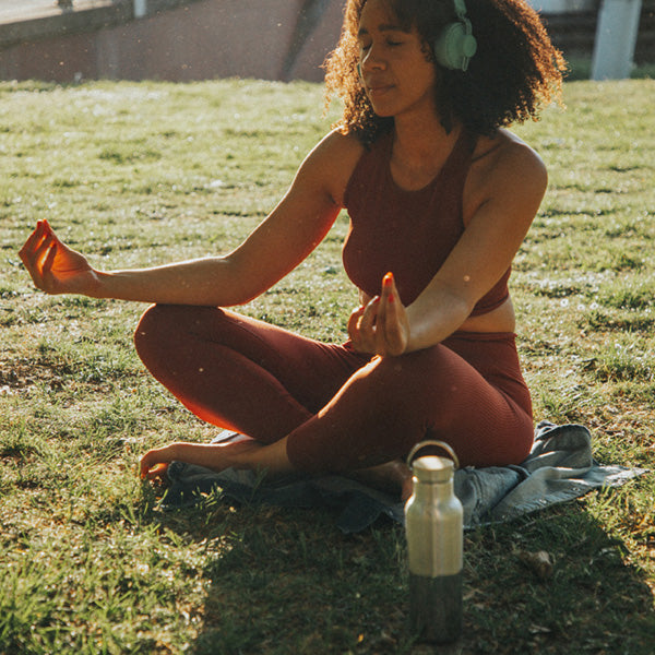 12oz-rise-reflect-with-bamboo-cap-q7 16oz_rise_reflect_yoga_park_headphones_square.jpg