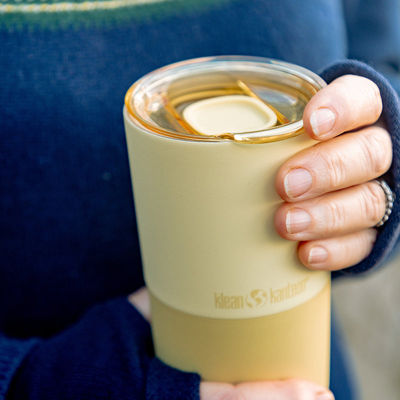 daily-on-the-go-set-n6 16oz_rise_tumbler_wax_yellow_closeup_hand_lid_square.jpg