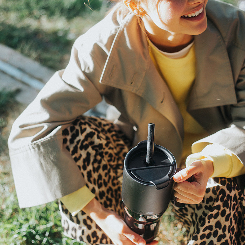 26oz-rise-tumbler-with-straw-lid-l8 26oz_rise_tumbler_black_woman_topview_square.jpg