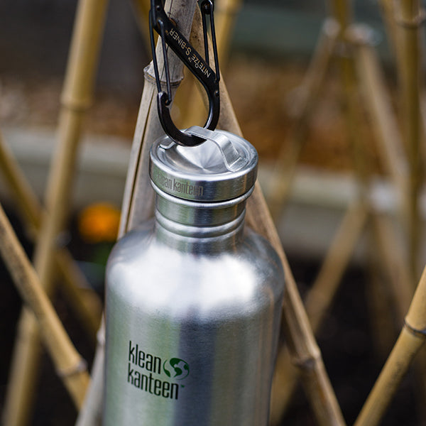classic-steel-loop-cap-x7 40oz_bottle_steel_loop_cap_lifestyle.jpg