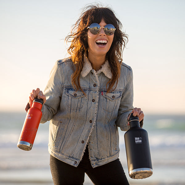 64oz-classic-with-loop-cap-n4 64oz_insulated_classic_black_beach_smile_square.jpg