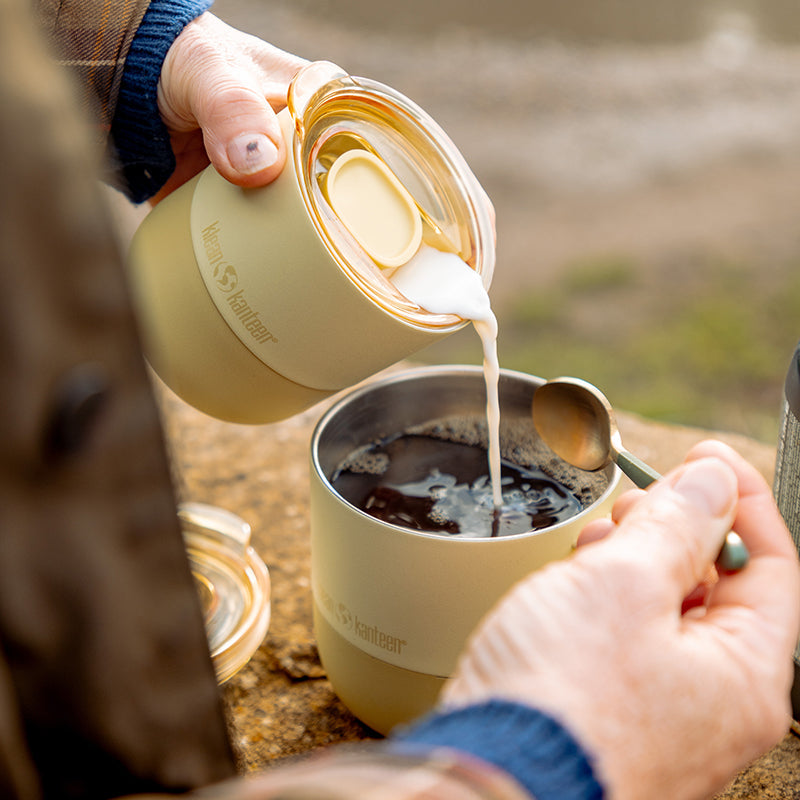slide-lid-s1 8oz_rise_lowball_waxyellow_coffee_cream_pour_square.jpg