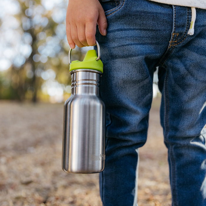 classic-kid-sippy-cap-r9 K12CNSIPPY-BS-kids_sippy_bottle_carry_lifestyle_f9e24b84-a0ae-465d-aad5-3c60c5592b7d.jpg