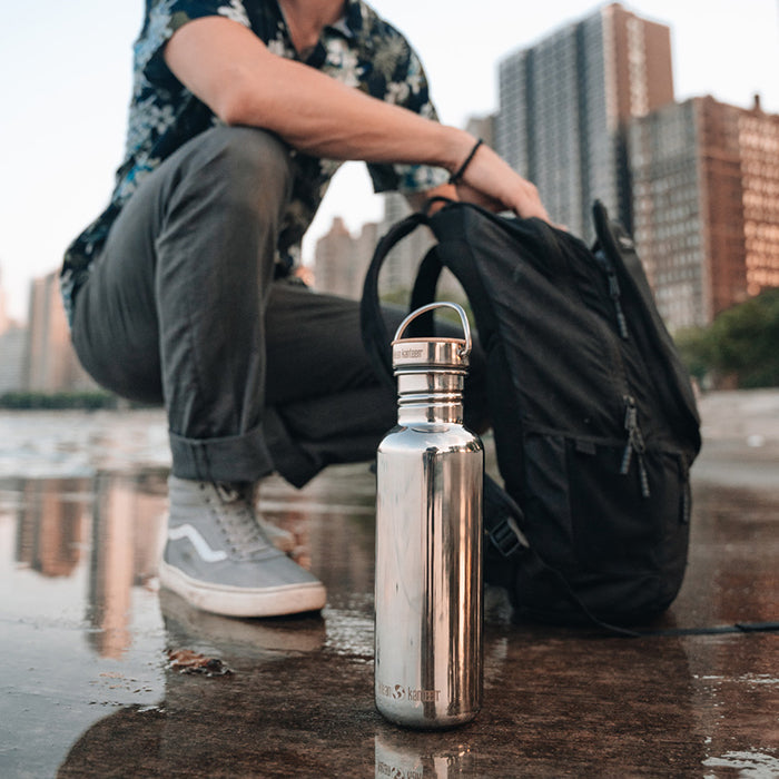 27oz-reflect-with-bamboo-cap-u0 K27SSLRF-MS-BAMBOO_reflect-bottle_city_lifestyle_ff882516-9bd8-49cf-b515-736a0a9c889f.jpg