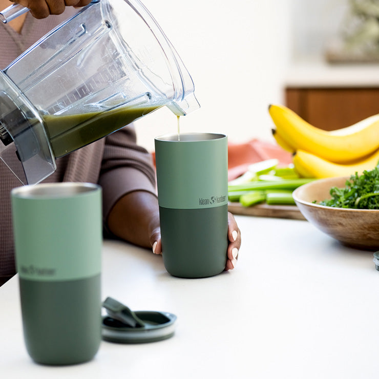 smoothie-set-c5 smoothie_kit_rise_tumbler_smoothie_pour.jpg